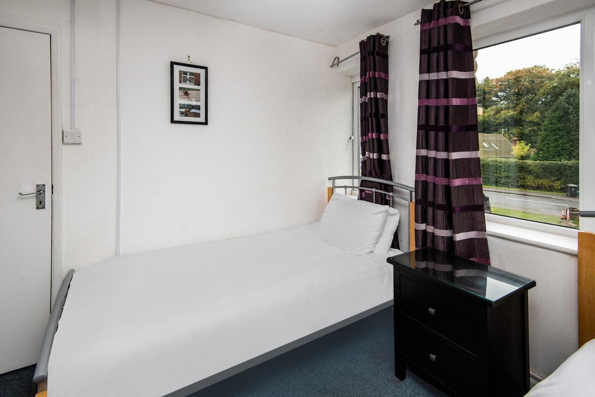 Chris'S Motel Stokenchurch Εξωτερικό φωτογραφία