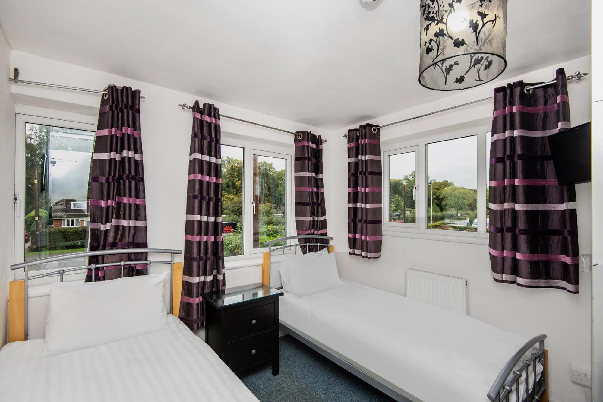 Chris'S Motel Stokenchurch Εξωτερικό φωτογραφία