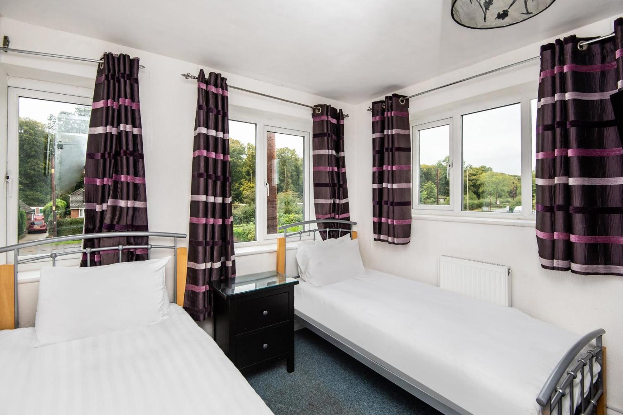 Chris'S Motel Stokenchurch Εξωτερικό φωτογραφία