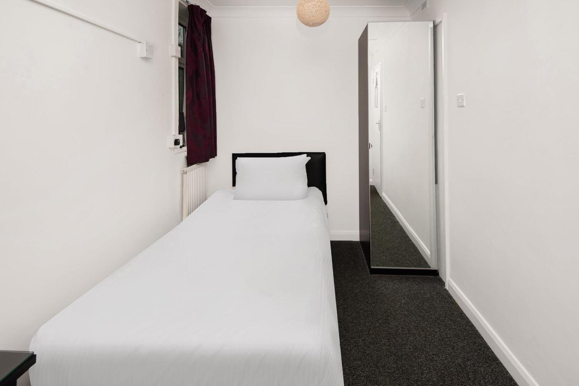 Chris'S Motel Stokenchurch Εξωτερικό φωτογραφία