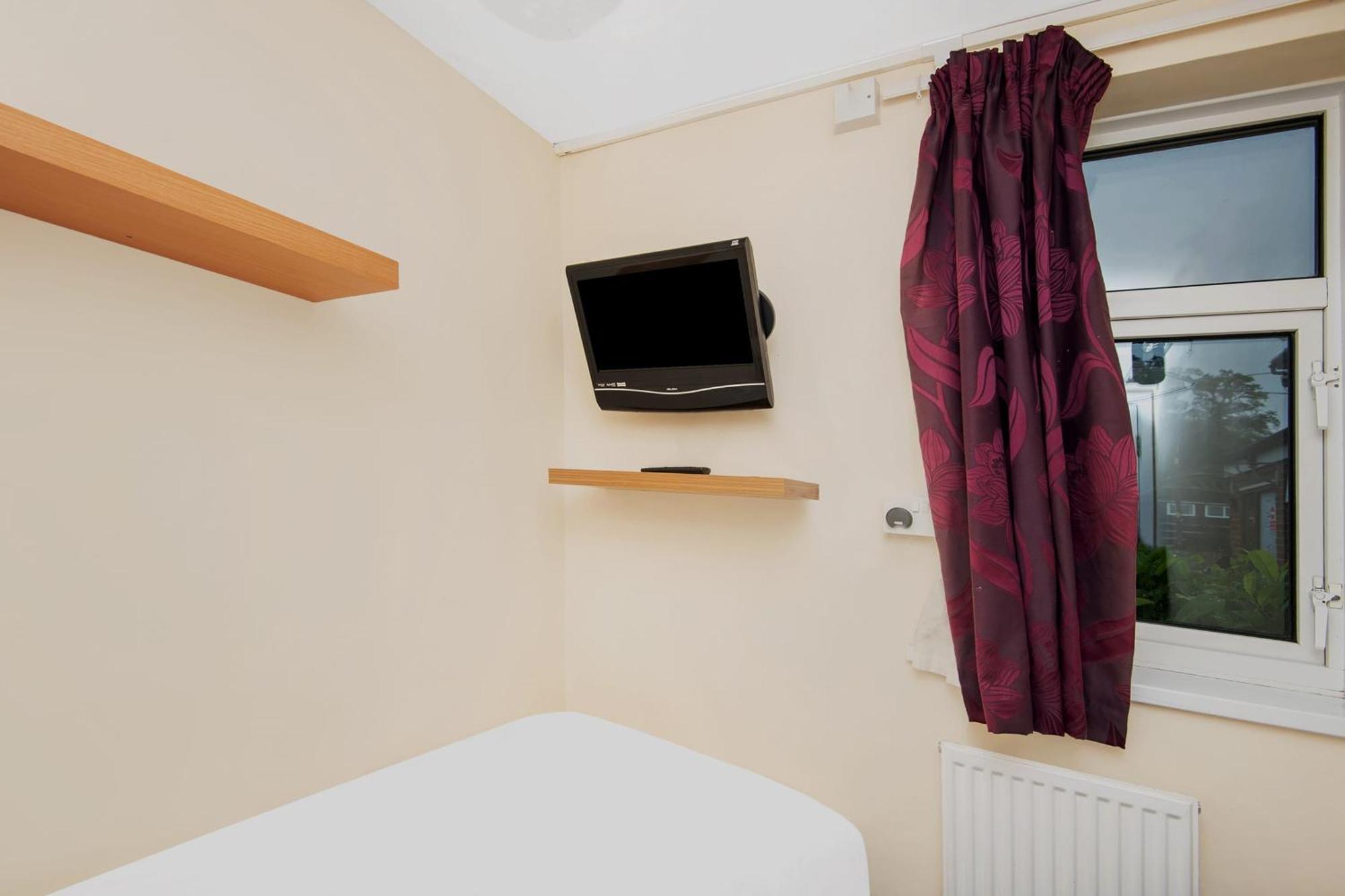 Chris'S Motel Stokenchurch Εξωτερικό φωτογραφία