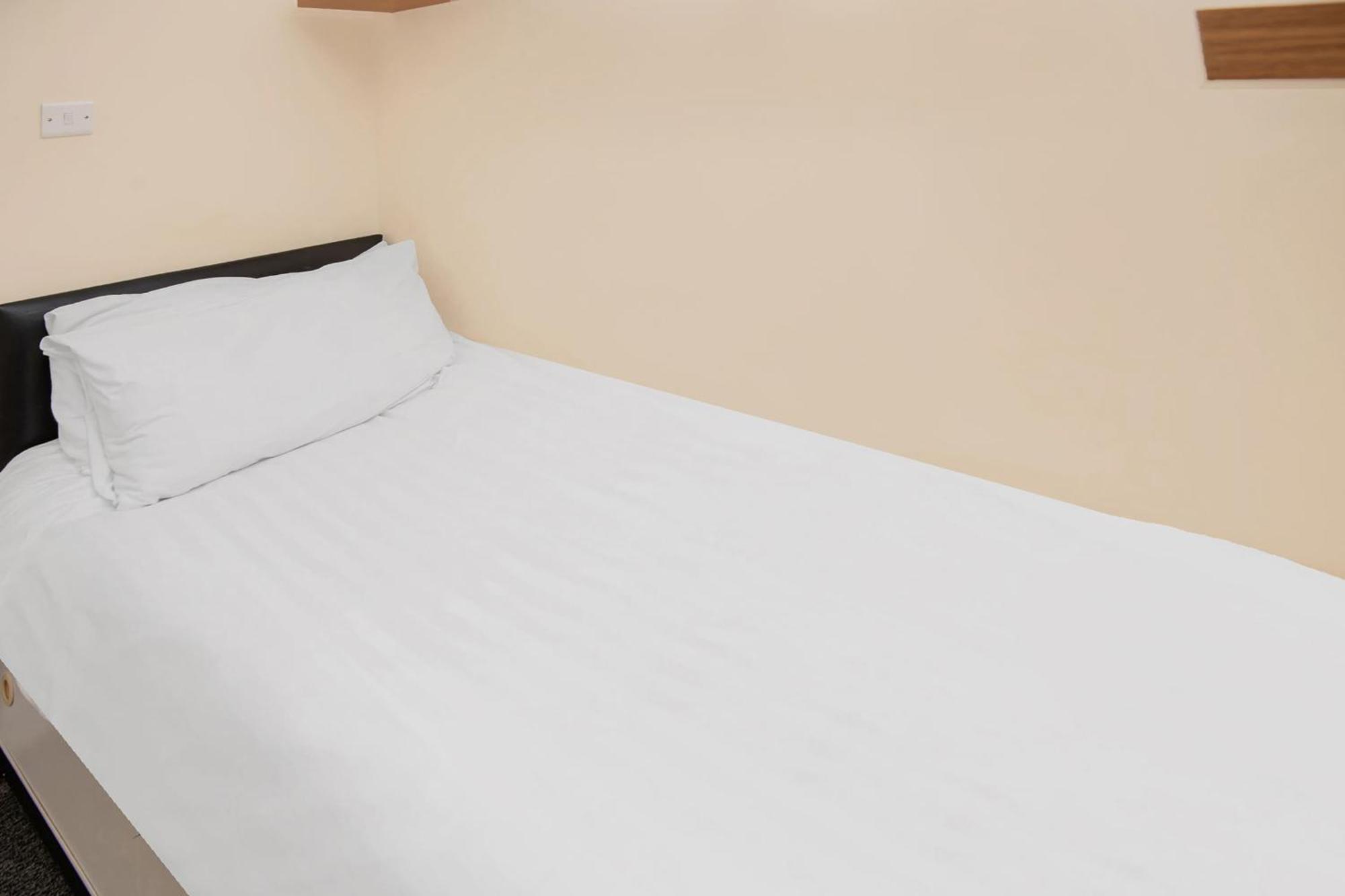 Chris'S Motel Stokenchurch Εξωτερικό φωτογραφία