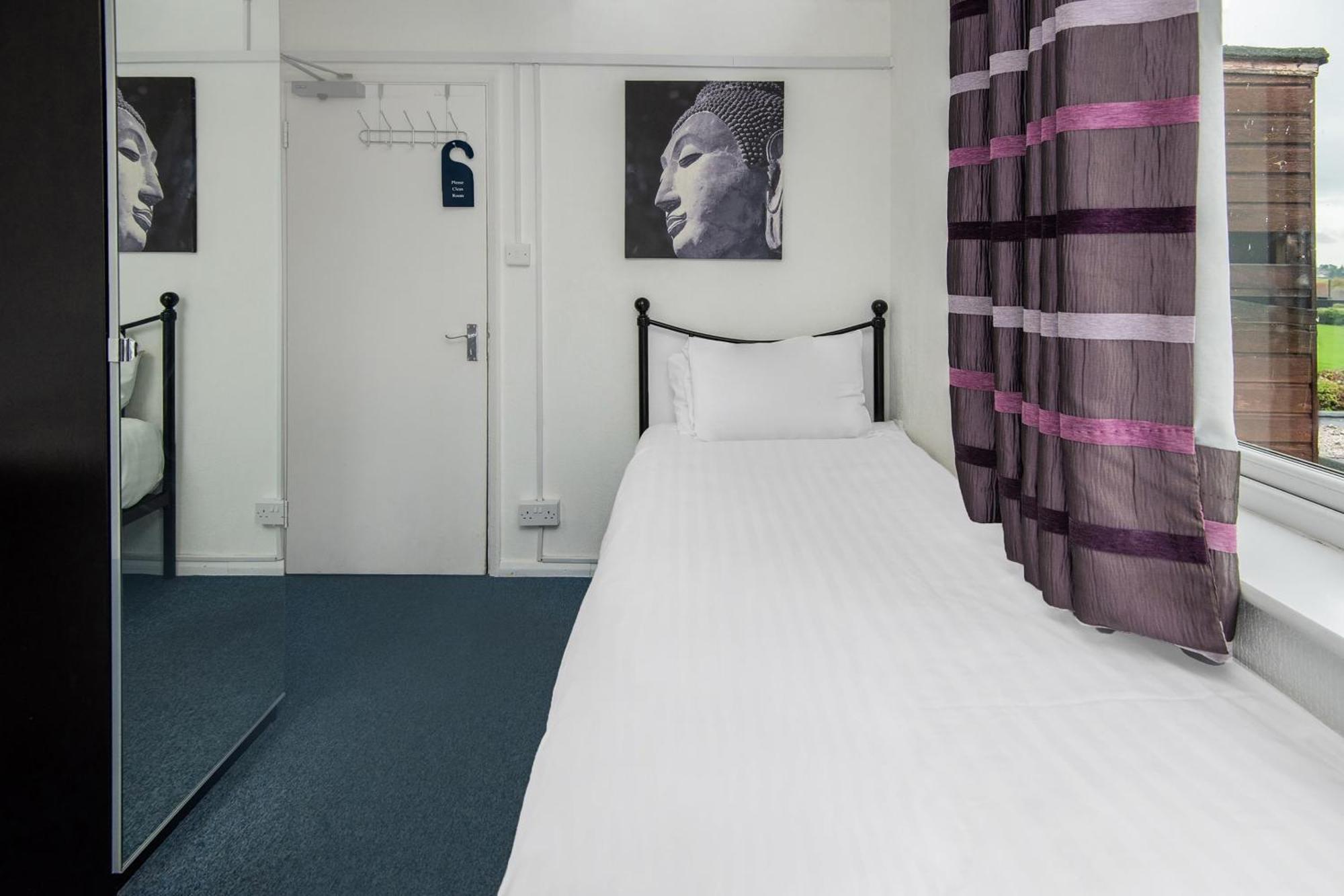 Chris'S Motel Stokenchurch Εξωτερικό φωτογραφία