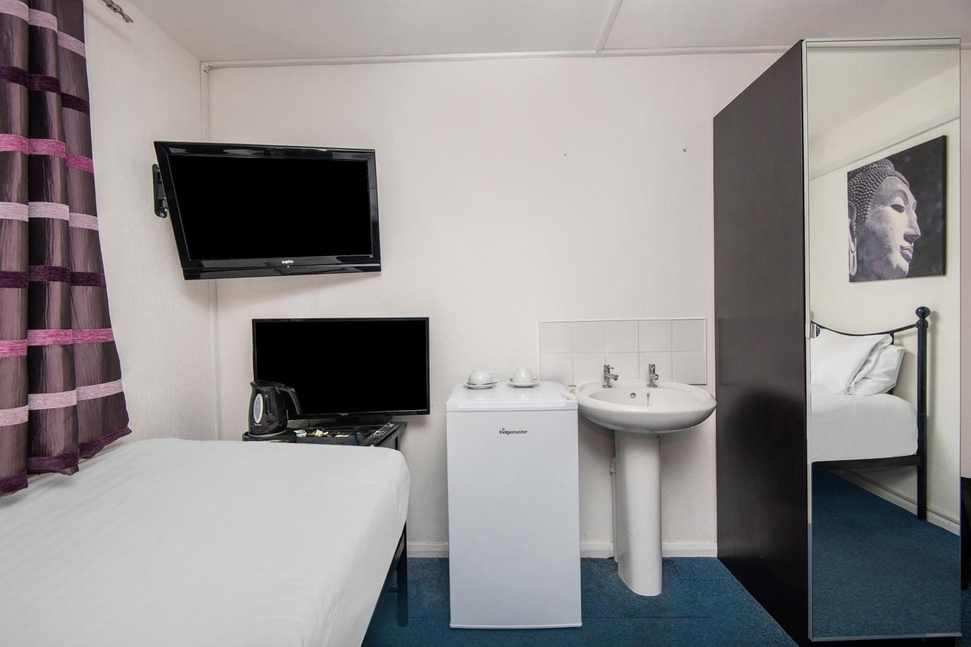 Chris'S Motel Stokenchurch Εξωτερικό φωτογραφία