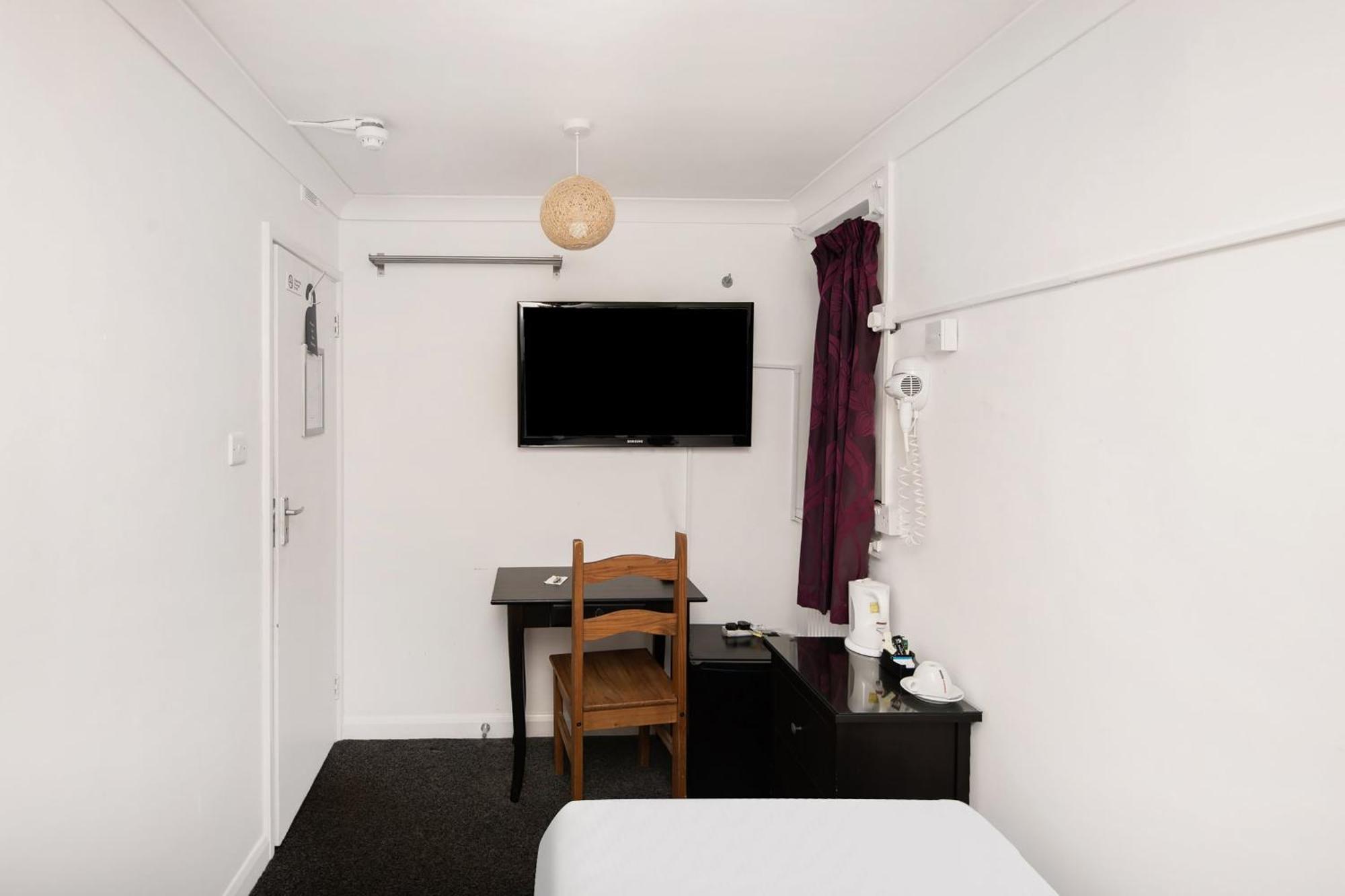 Chris'S Motel Stokenchurch Εξωτερικό φωτογραφία