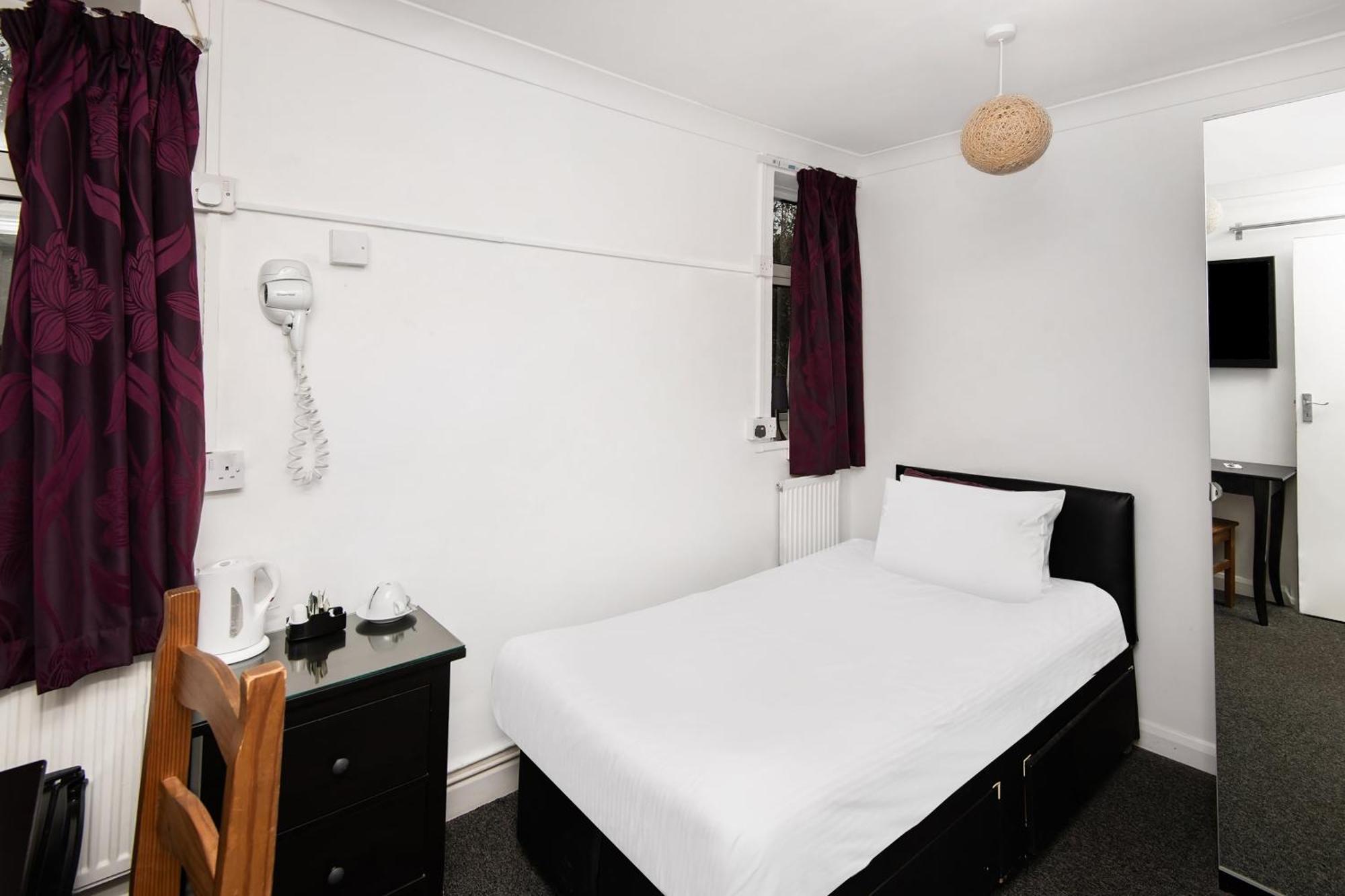 Chris'S Motel Stokenchurch Εξωτερικό φωτογραφία