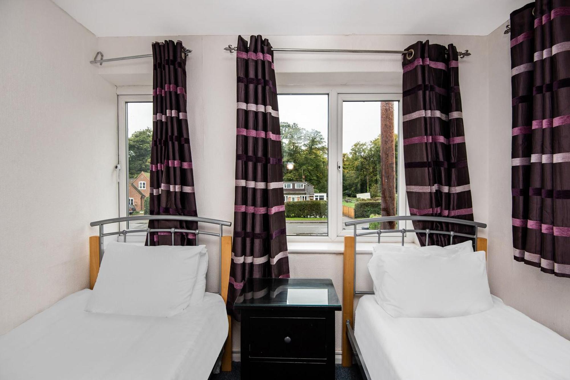 Chris'S Motel Stokenchurch Εξωτερικό φωτογραφία