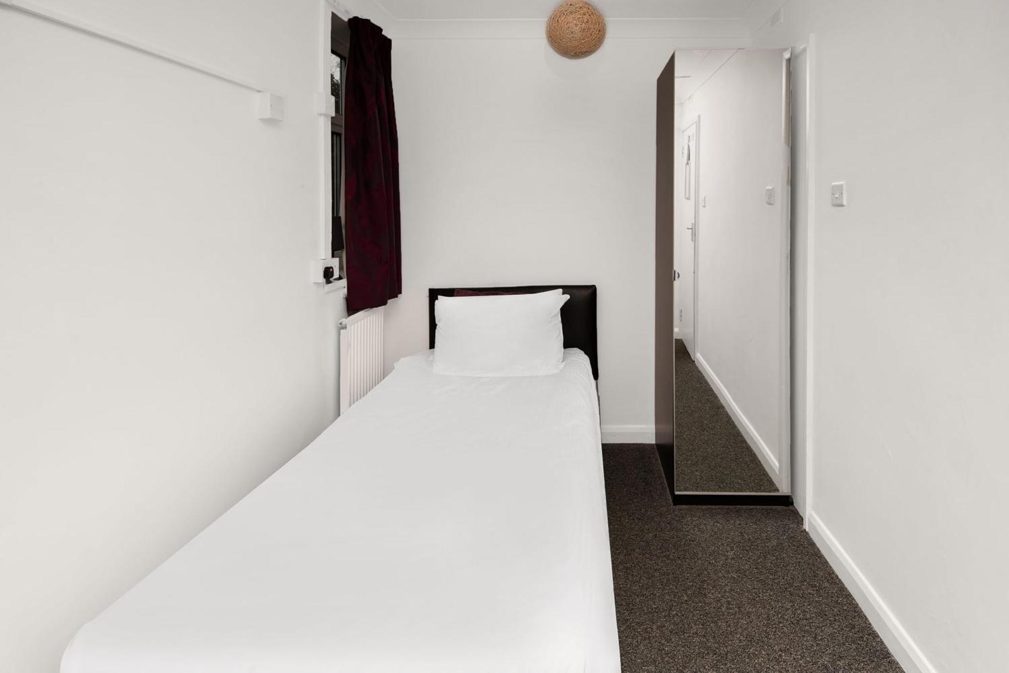 Chris'S Motel Stokenchurch Εξωτερικό φωτογραφία