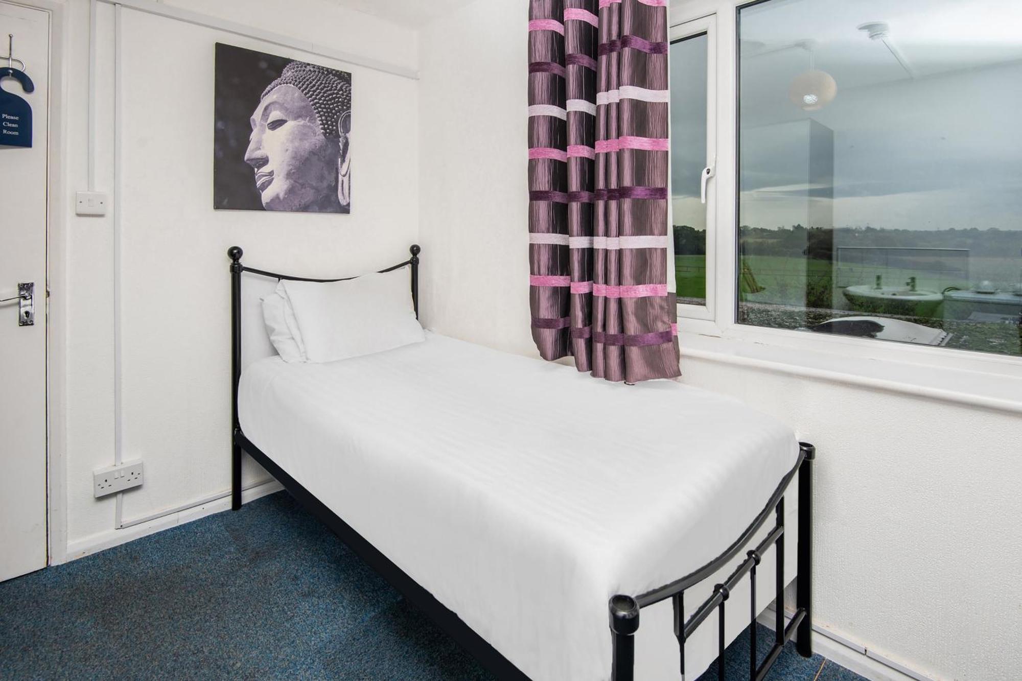 Chris'S Motel Stokenchurch Εξωτερικό φωτογραφία