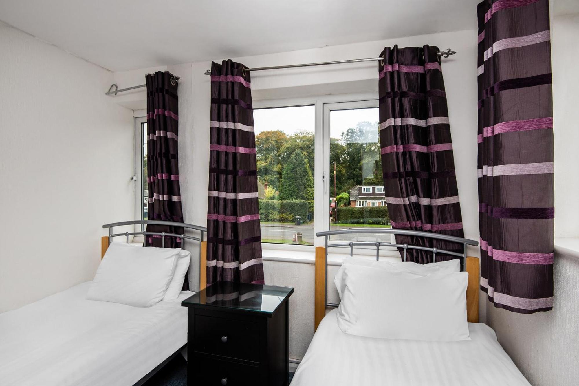 Chris'S Motel Stokenchurch Εξωτερικό φωτογραφία