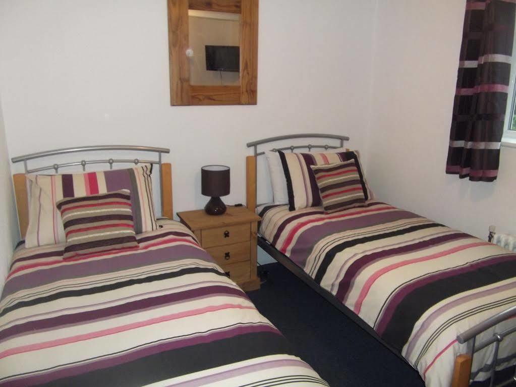 Chris'S Motel Stokenchurch Εξωτερικό φωτογραφία